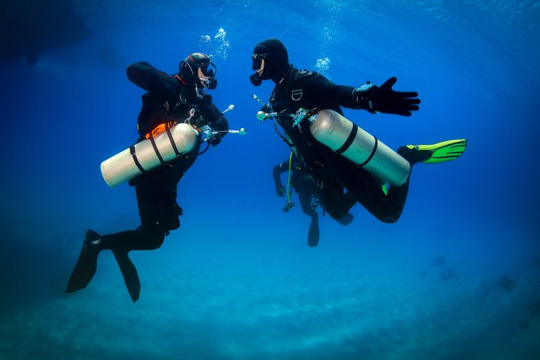 Sidemount Diving A Smooth Efficient Glide Into The Mainstream Fly