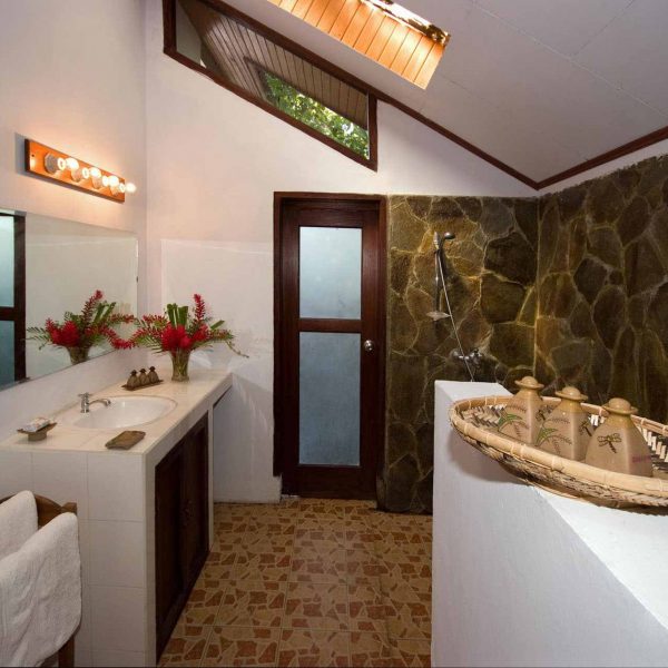 Murex Resort Manado Bathroom